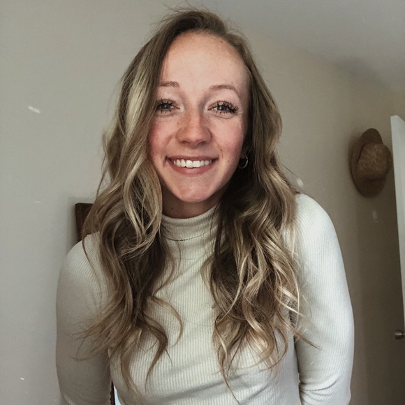 Profile Picture of Shayna Stratton (@shaystratton123) on Poshmark