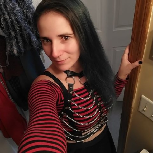 Profile Picture of Jessica Glovsky (@jglovsky127) on Poshmark