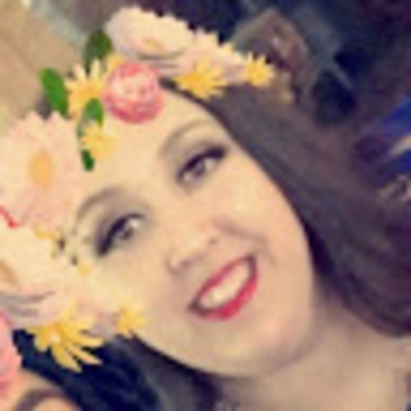 Profile Picture of Krista Yeakey (@kristayeakey) on Poshmark