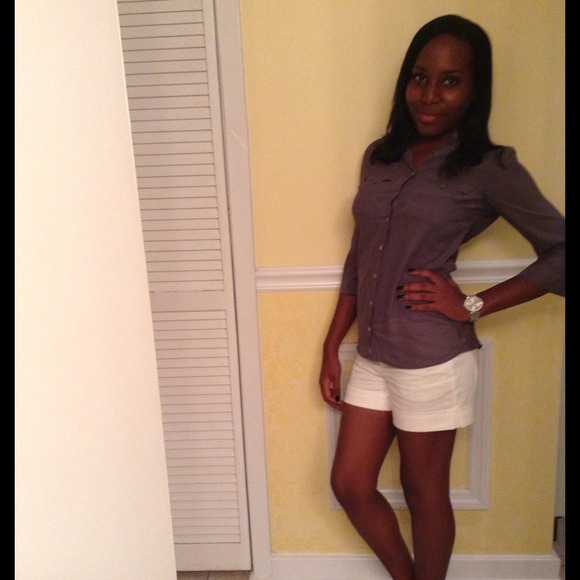 Profile Picture of Arielle Holliday (@arielleh) on Poshmark
