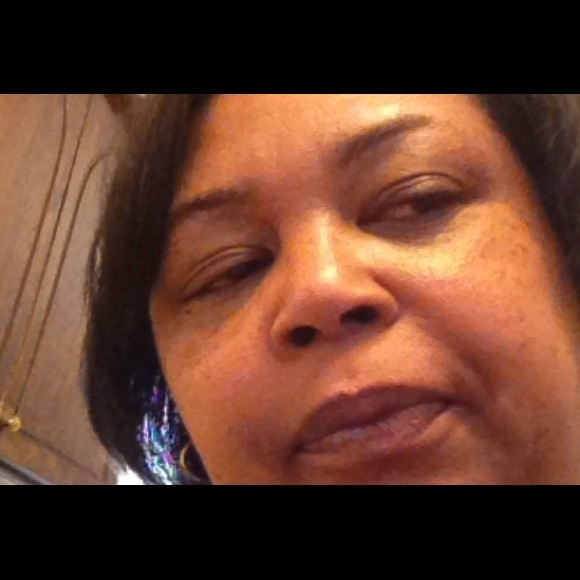 Profile Picture of Freeda Hendley (@flhendley) on Poshmark