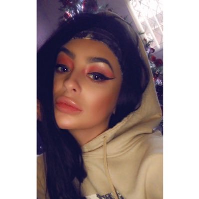 Profile Picture of KS  🥀 (@katesutton98) on Twitter
