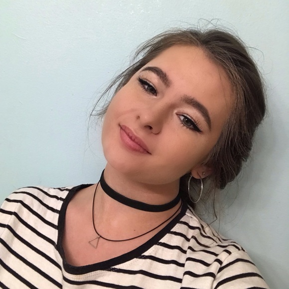 Profile Picture of Victoria Donkle (@vdonkle) on Poshmark