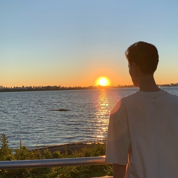 Profile Picture of Jian Huang (@xjjhuatle) on Poshmark