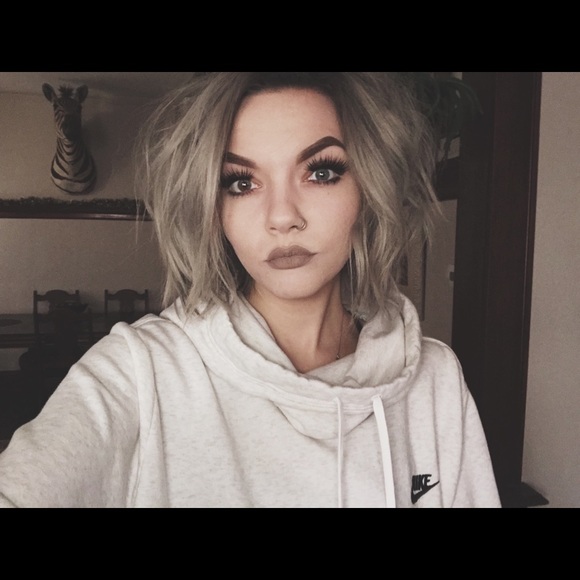Profile Picture of Fallon Geer (@fallongeer) on Poshmark
