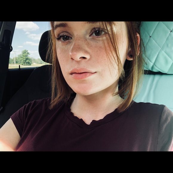 Profile Picture of Abbey Blake (@abs_blakee) on Poshmark