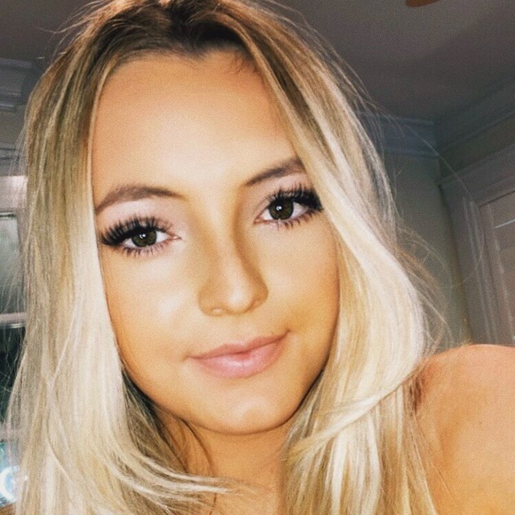 Profile Picture of Maddie Moreta (@madsmore) on Poshmark