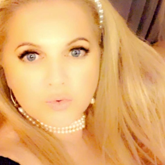 Profile Picture of Vesna Petropoulos (@therealvesna) on Poshmark