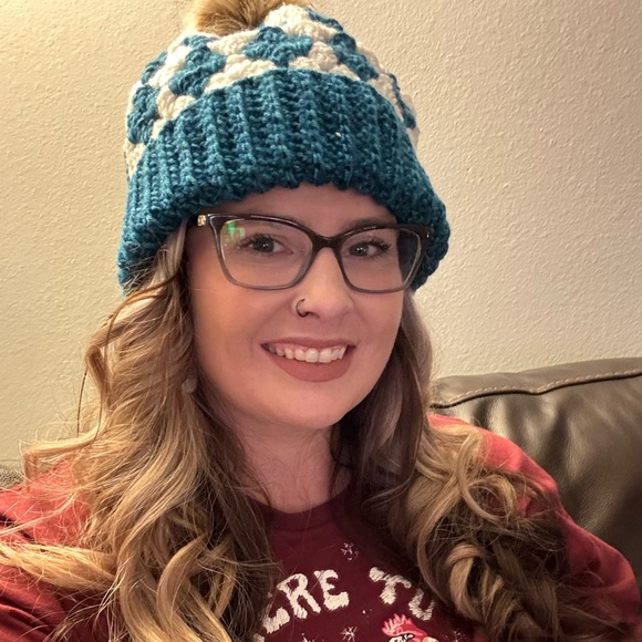 Profile Picture of Nicole Hemsley (@nicolechat91) on Poshmark