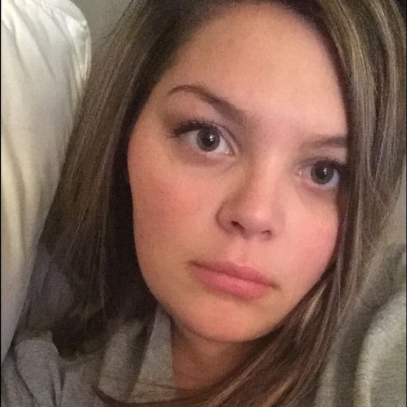 Profile Picture of Jessica Beardslee (@jbeardslee) on Poshmark