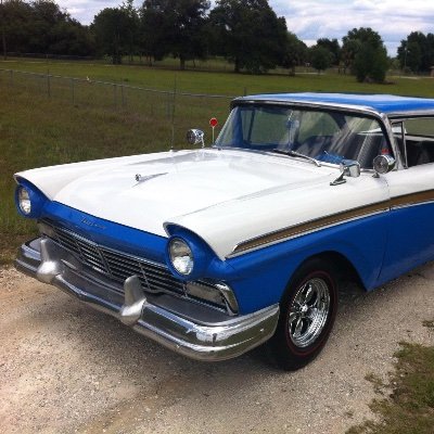 Profile Picture of Chris Barks (@ClassyCruiser) on Twitter