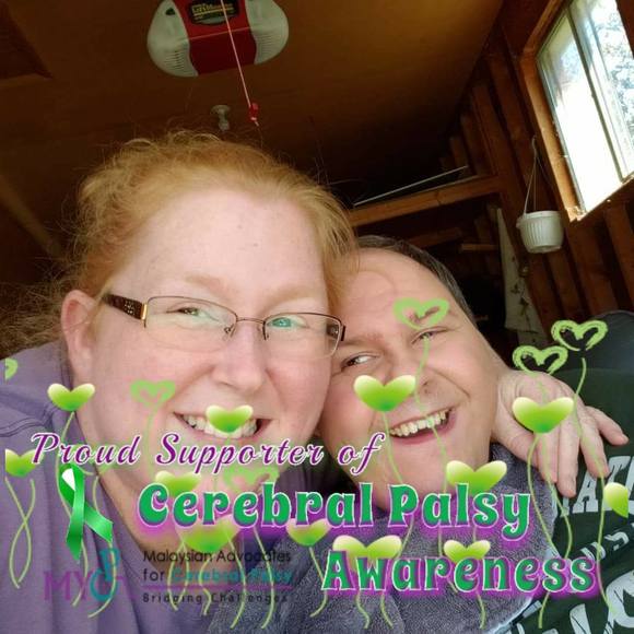 Profile Picture of Stephanie Gillum (@imbuzzgirl02) on Poshmark