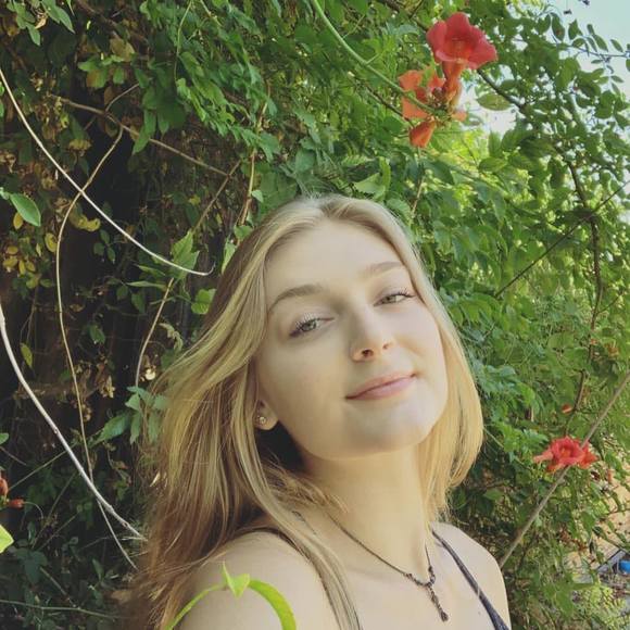Profile Picture of Hannah Neer (@hannahneer) on Poshmark