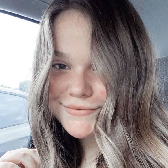 Profile Picture of Isabella Harold (@bellaharold) on Poshmark