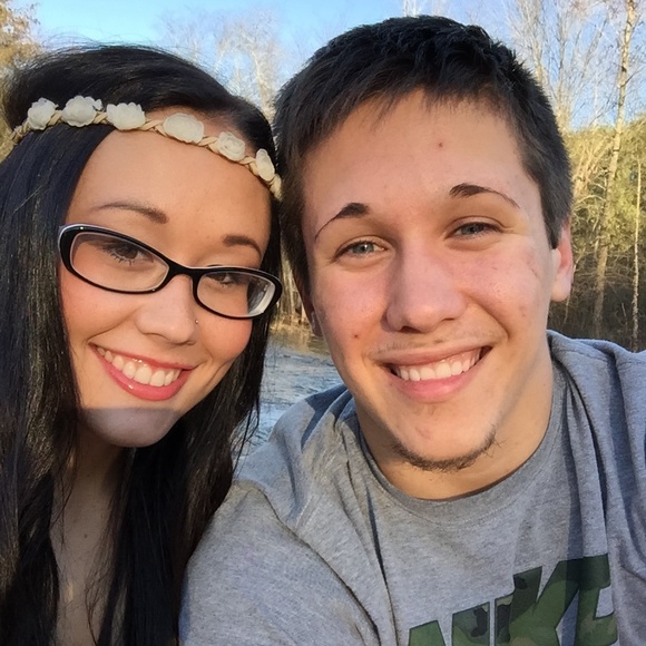 Profile Picture of Baylee Stillinger (@baylee1108) on Poshmark