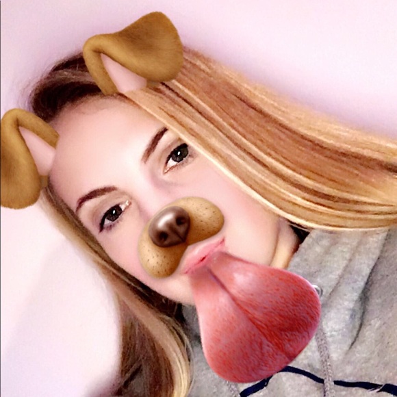 Profile Picture of Nevaeh Ousley (@nevv_) on Poshmark