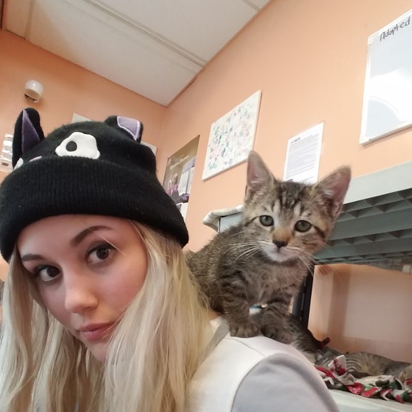 Profile Picture of Tess Ludka (@angelique2113) on Poshmark