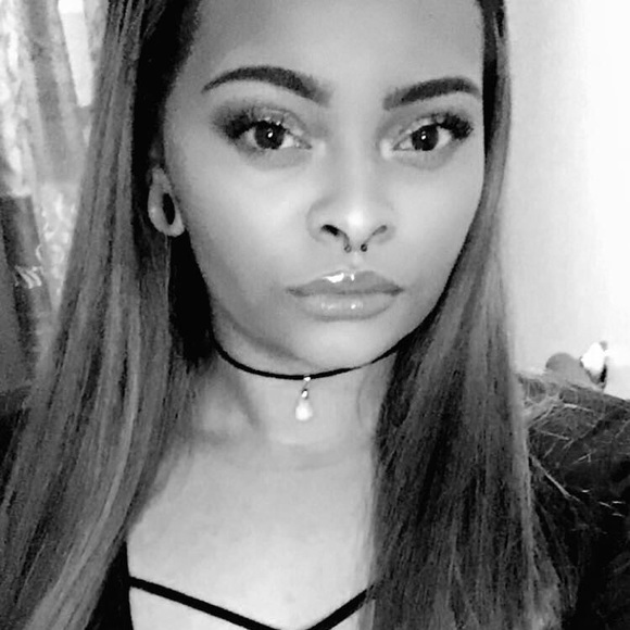 Profile Picture of Jasmine Hebert (@mgk__sws) on Poshmark