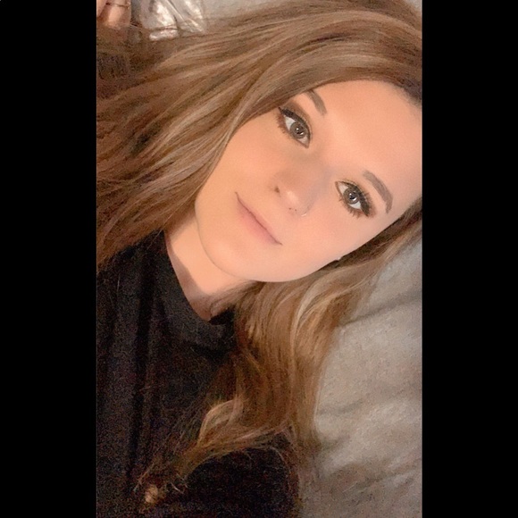 Profile Picture of Briana Fenton (@brifenton11) on Poshmark