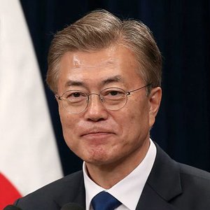 Profile Picture of Plaid Moon Jae-in (@Plaid_Moon) on Twitter