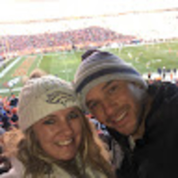 Profile Picture of Tiffany Shelander (@tsheland33) on Poshmark