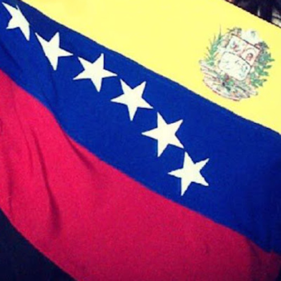 Profile Picture of Paula Velasco (@paulav2404) on Poshmark