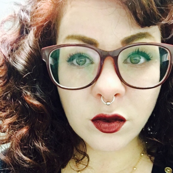 Profile Picture of Tessie Nicole (@tessienicole) on Poshmark