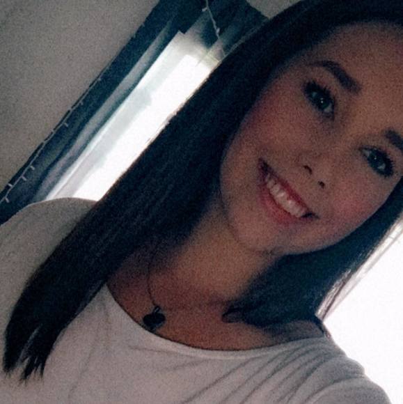 Profile Picture of Tori Burns (@toriburns179) on Poshmark