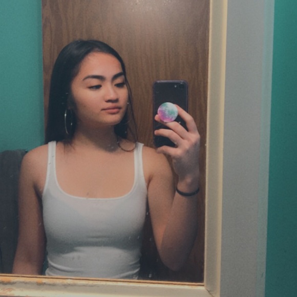 Profile Picture of Athly Onate (@athlyy) on Poshmark