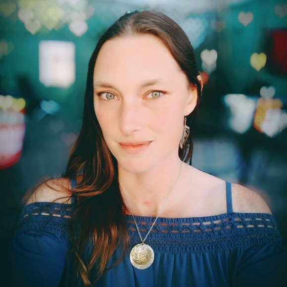 Profile Picture of Nicole Thoresen (@valleybronco) on Poshmark