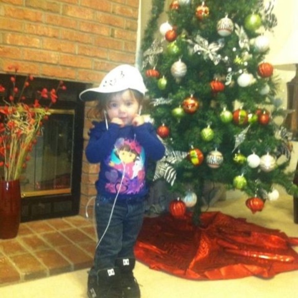 Profile Picture of Adrianna Redden (@adriannaredden) on Poshmark