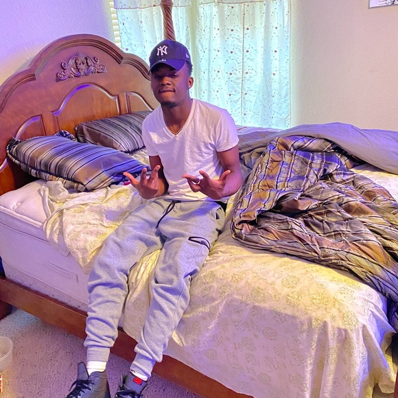 Profile Picture of Daran Campbell (@darancampbell) on Poshmark