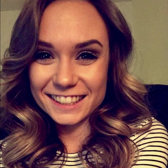 Profile Picture of Emma Sample (@emmasample11) on Poshmark