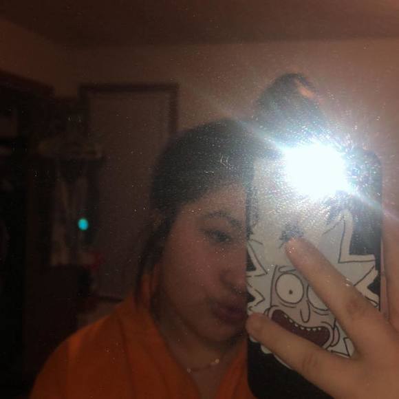 Profile Picture of Viviana Maxine (@vivianamaxine) on Poshmark