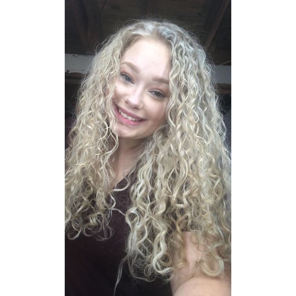 Profile Picture of Jazzy Davis (@jazlyndavis1) on Poshmark