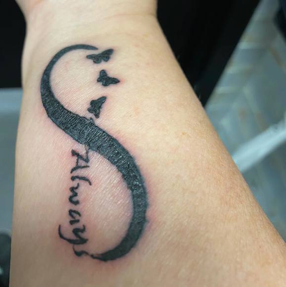 Profile Picture of Andrea Thurman-bradley (@abrad06) on Poshmark