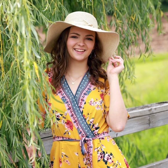 Profile Picture of Caitlin Broehm (@caitbroehm) on Poshmark