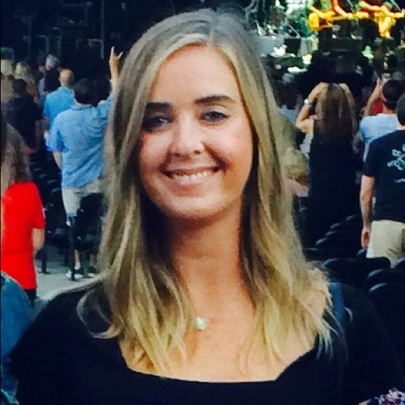 Profile Picture of Julia Leahy (@julesgules734) on Poshmark
