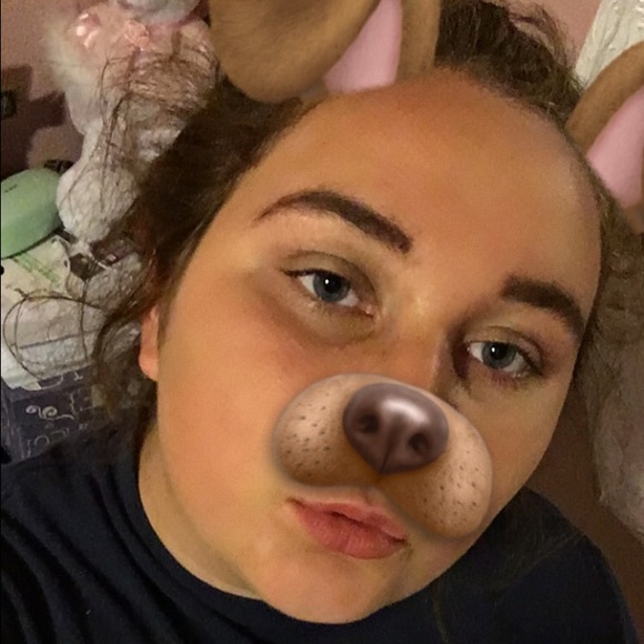 Profile Picture of Hannah Torrez (@hannastyyy) on Poshmark