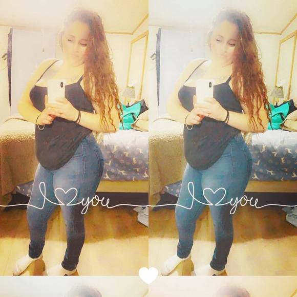Profile Picture of Danielle Prentice (@danielleprentic) on Poshmark