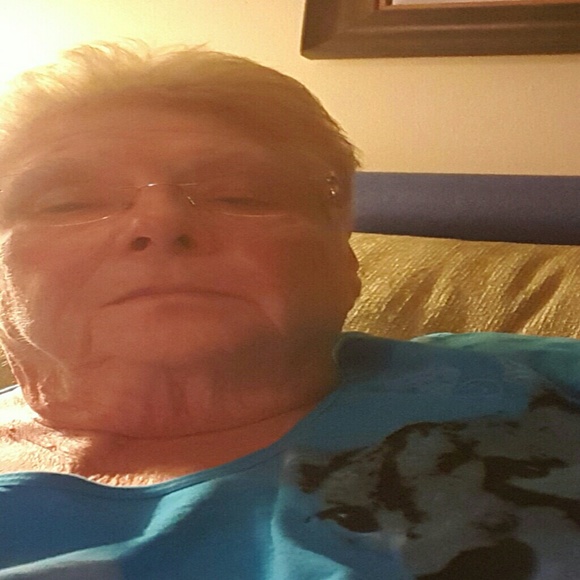 Profile Picture of Sarah Brady (@bradyitems) on Poshmark