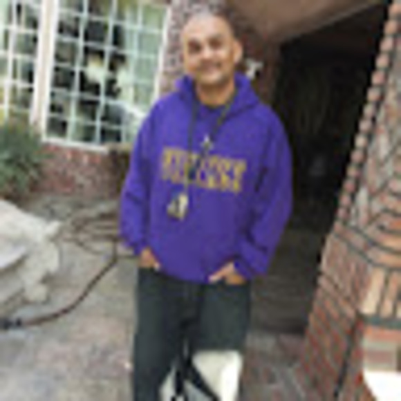 Profile Picture of Peter Velasco (@velascop800) on Poshmark