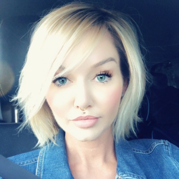 Profile Picture of Devon Filimon (@devonfilimon) on Poshmark