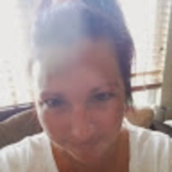 Profile Picture of Stephanie Tucker (@stephanie0277) on Poshmark