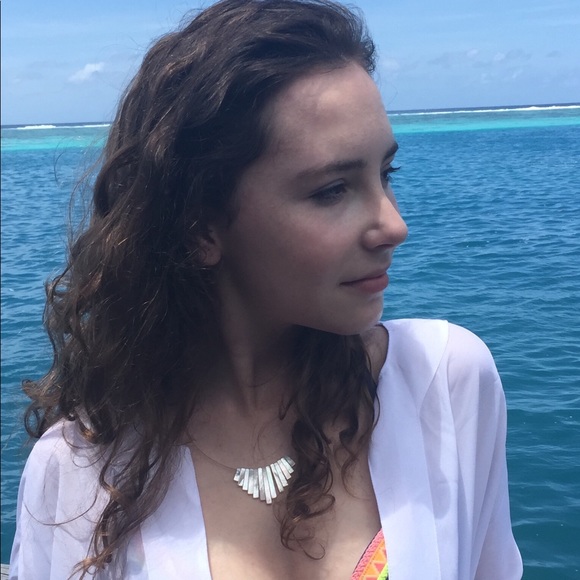 Profile Picture of Iris Vandalen (@irisvan47) on Poshmark