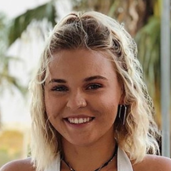 Profile Picture of Shayne Jones (@shaynejones) on Poshmark