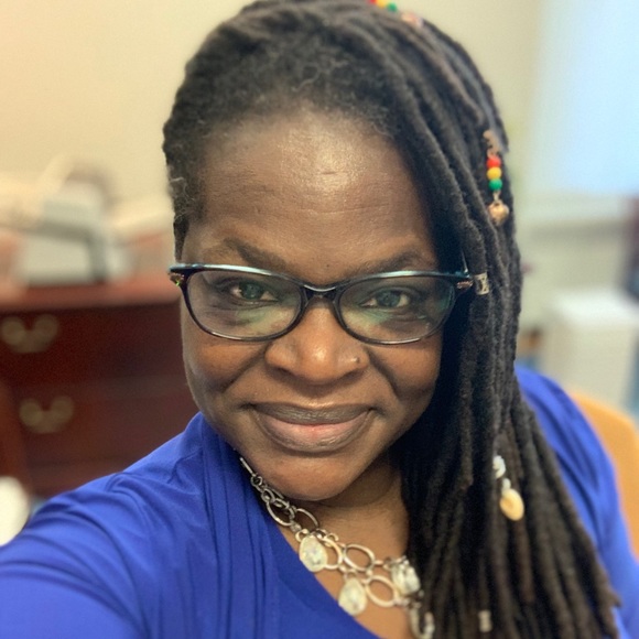 Profile Picture of Michelle Lipsey (@mdlipsey) on Poshmark