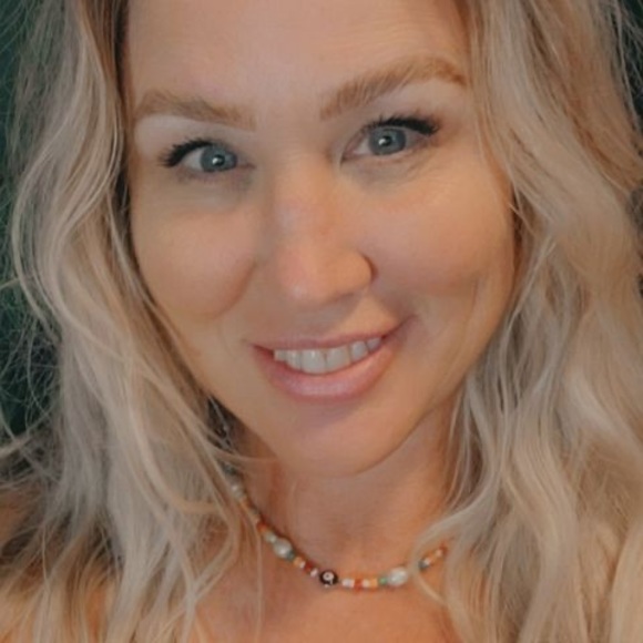 Profile Picture of Corey Bishop (@coreyourfitness) on Poshmark