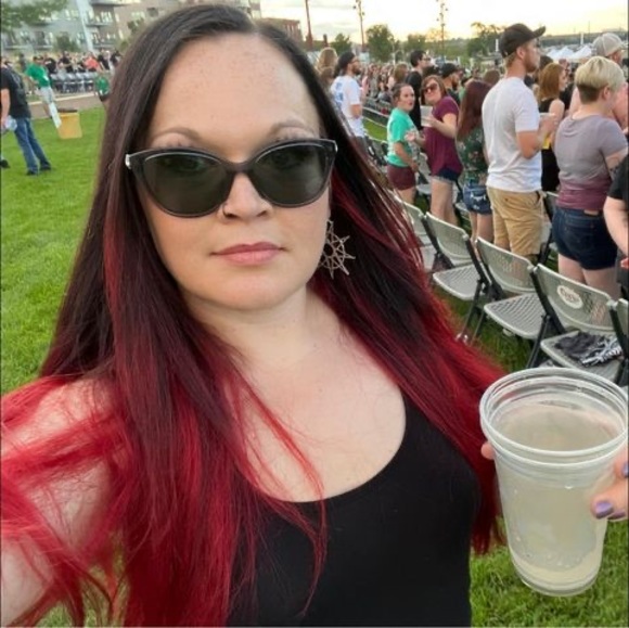 Profile Picture of Jessica Pforts (@rockstar87720) on Poshmark