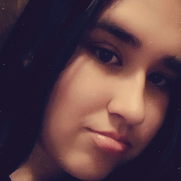 Profile Picture of Heather Armour (@babygurl20321) on Poshmark